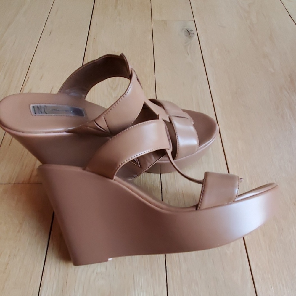 Light tan wedges